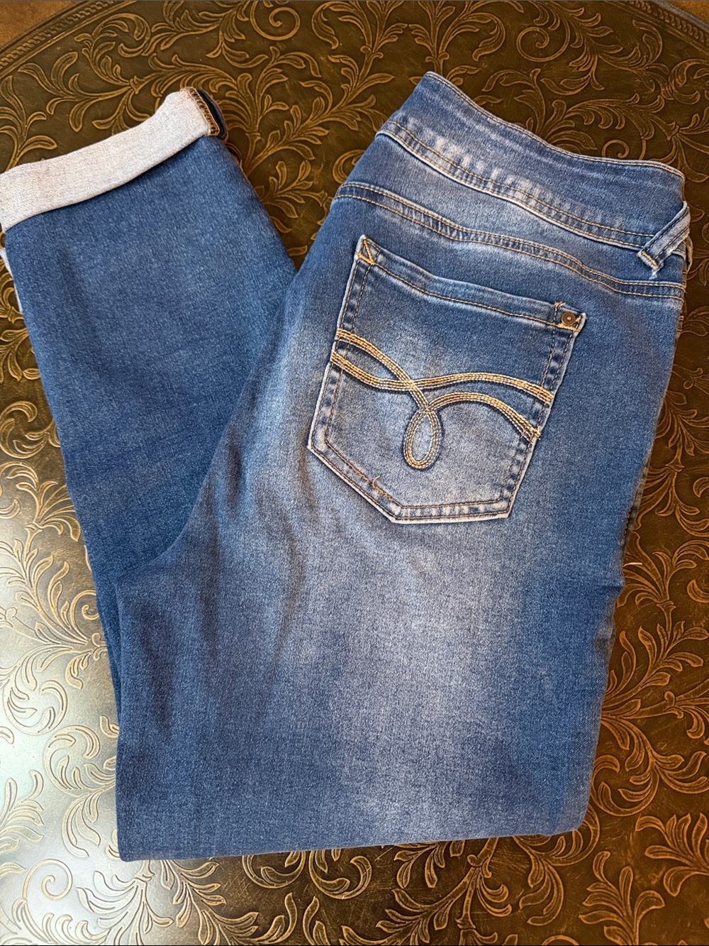 Wallflower Blue Cropped Women's Jeans with Embroidered Back Pocket Size 11